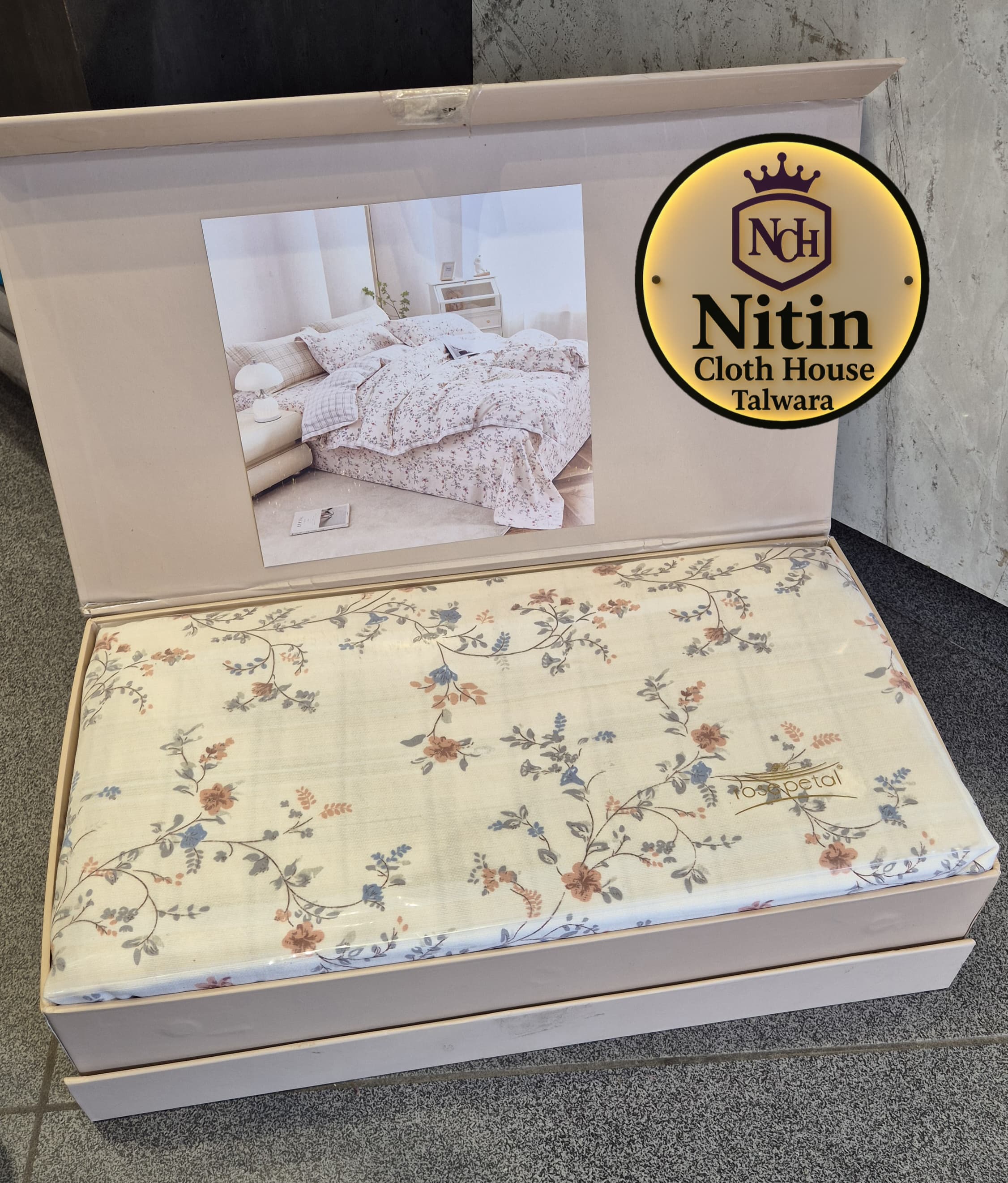 premium fine cotton bedding set that includes a bedsheet, matching pillow covers, and a quilt cover
