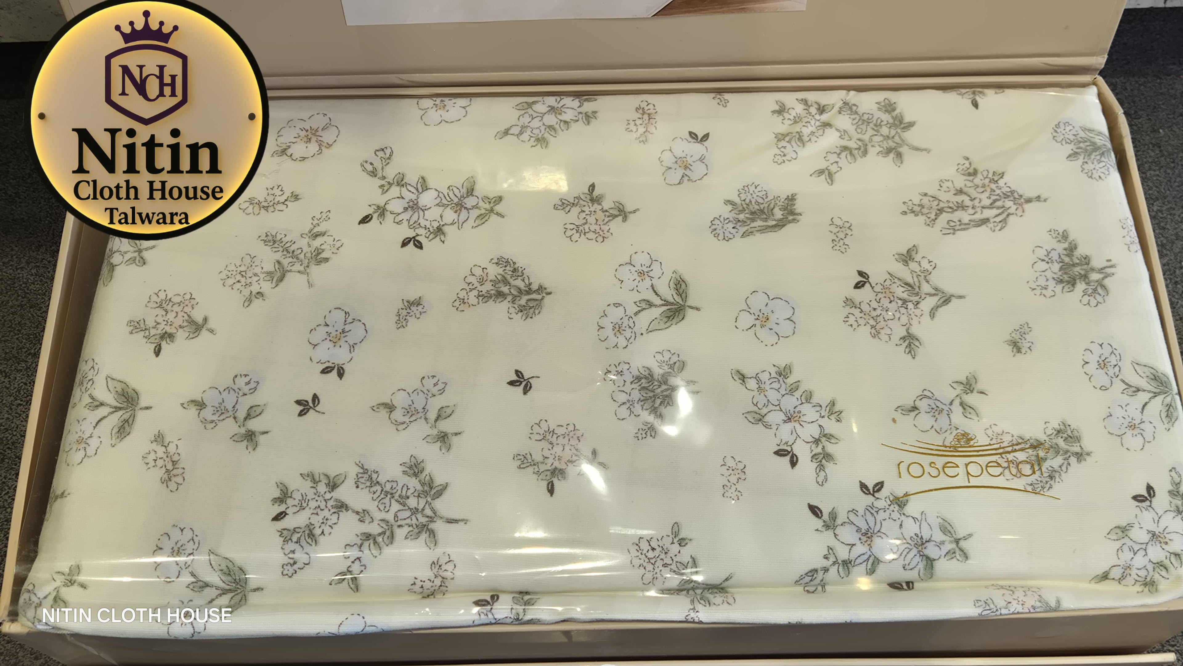 premium fine cotton bedding set that includes a bedsheet, matching pillow covers, and a quilt cover